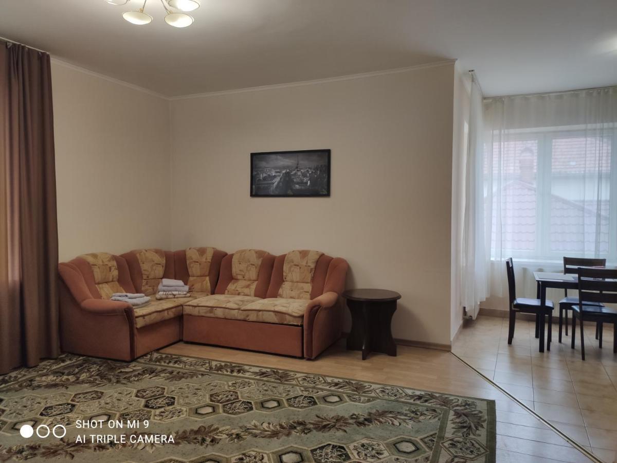 Apartments Domovik Просторная Квартира С Видом На Горы Mukatschewo Exterior foto